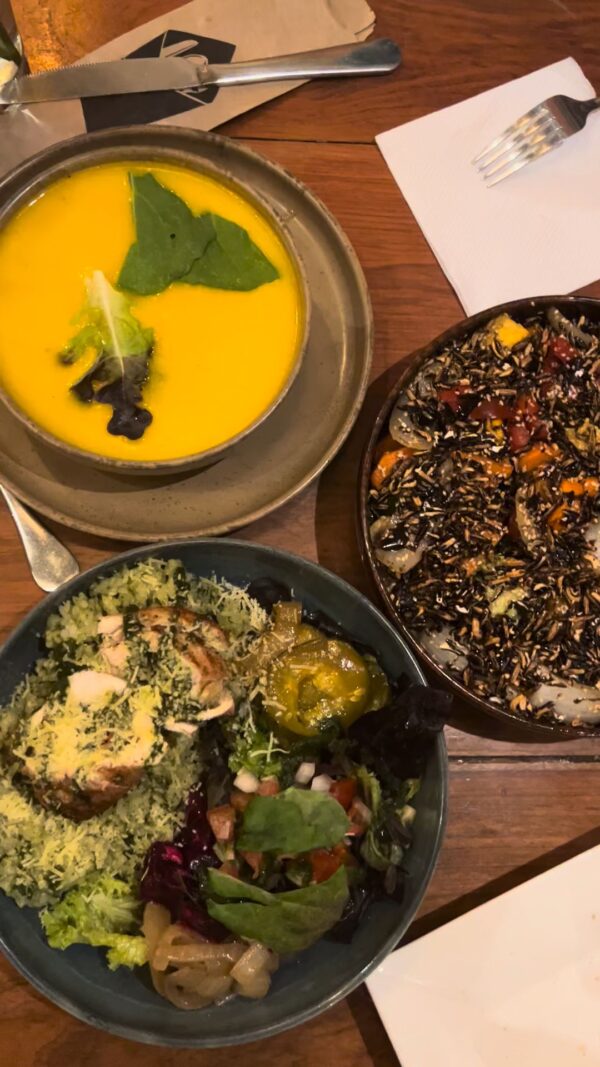 Café, Laureles y Buena Comida - Imagen 4