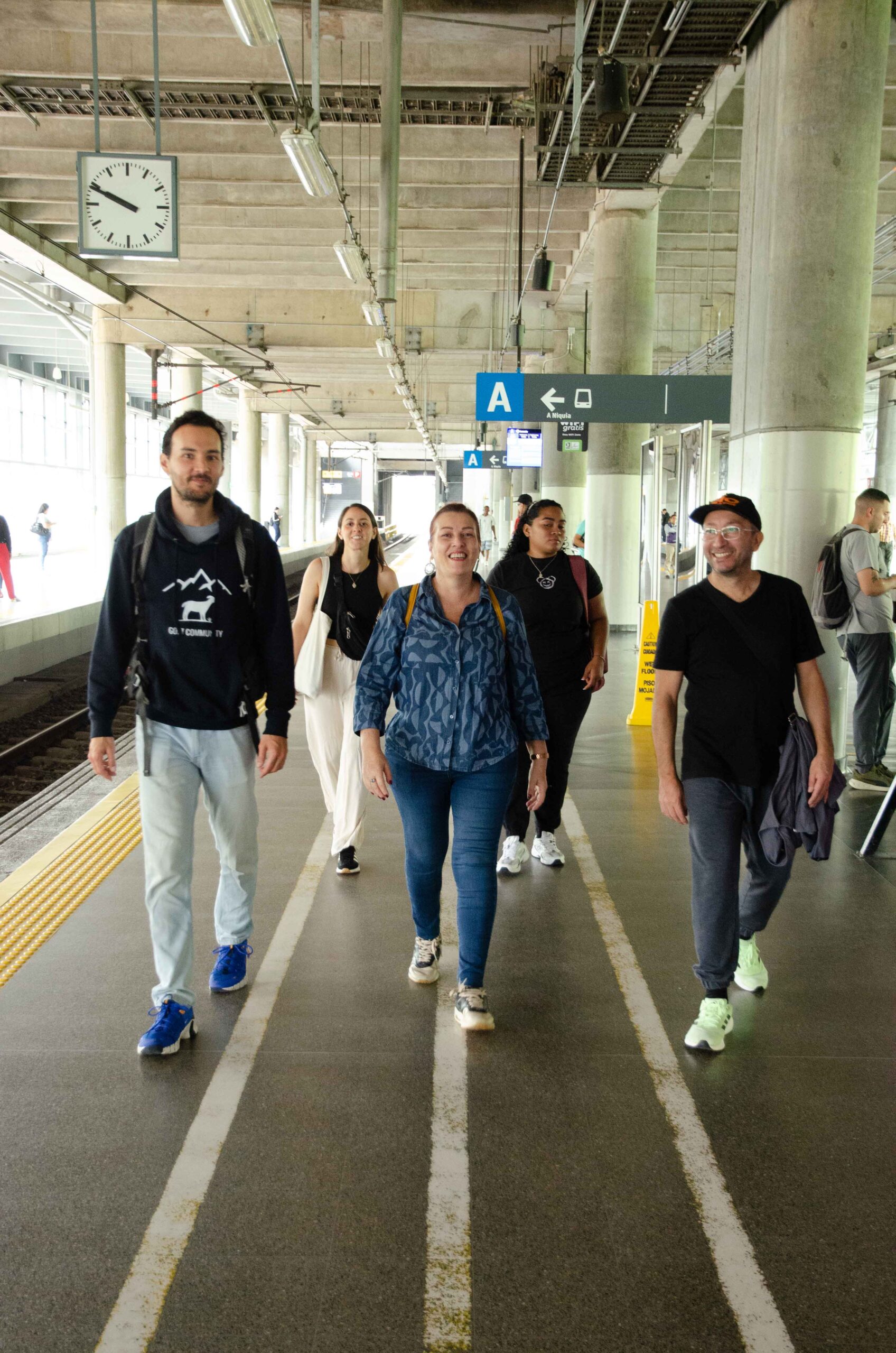 Guianza personalizada-Barrios y Comunas de Medellín... - Imagen 6
